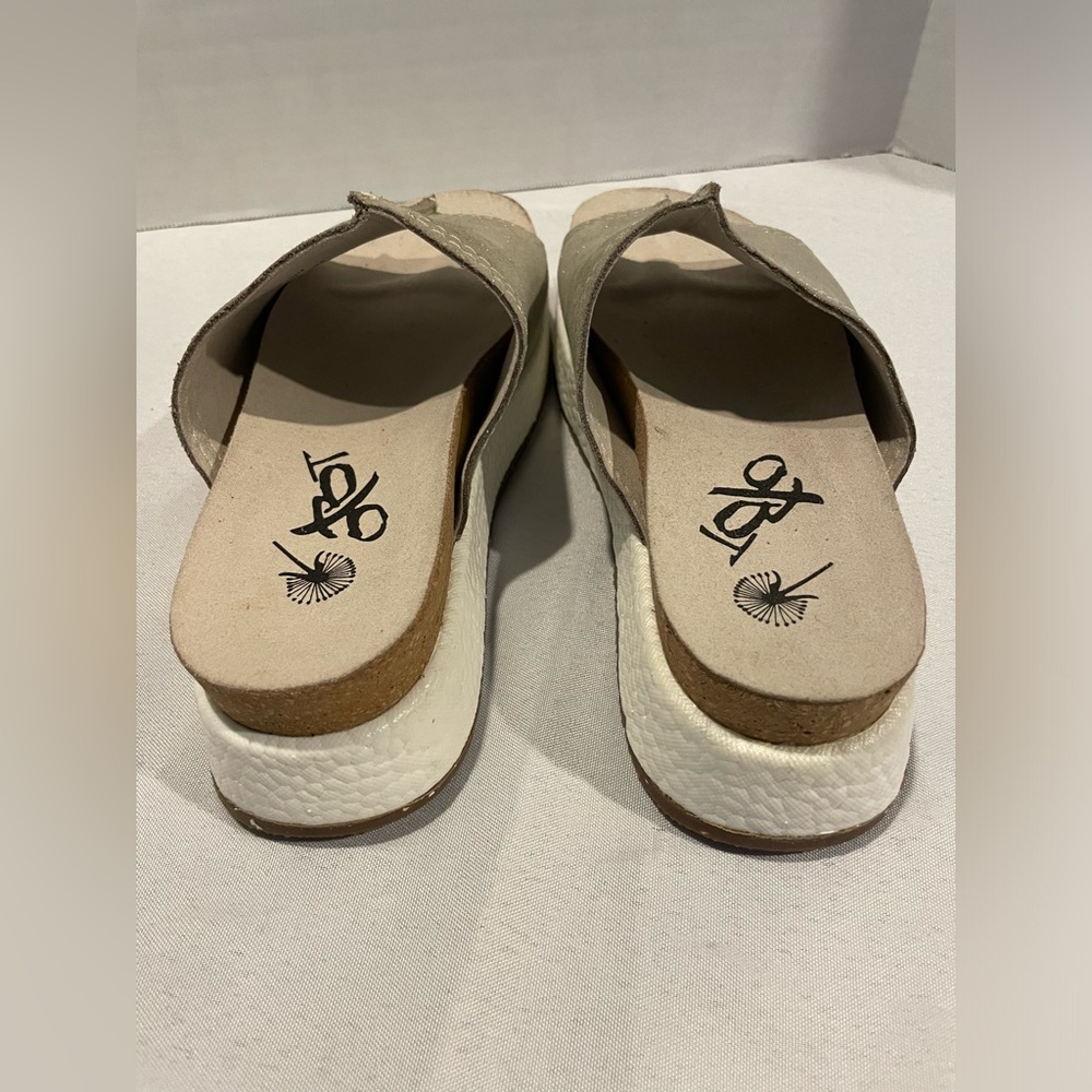 OTBT Wayside Silver Glitter Tan White Platform Sandals Women’s Size 6 1/2 - Picture 3 of 5